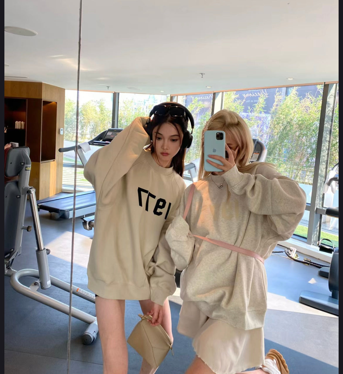 Essentials 1977 Pullover Crewneck