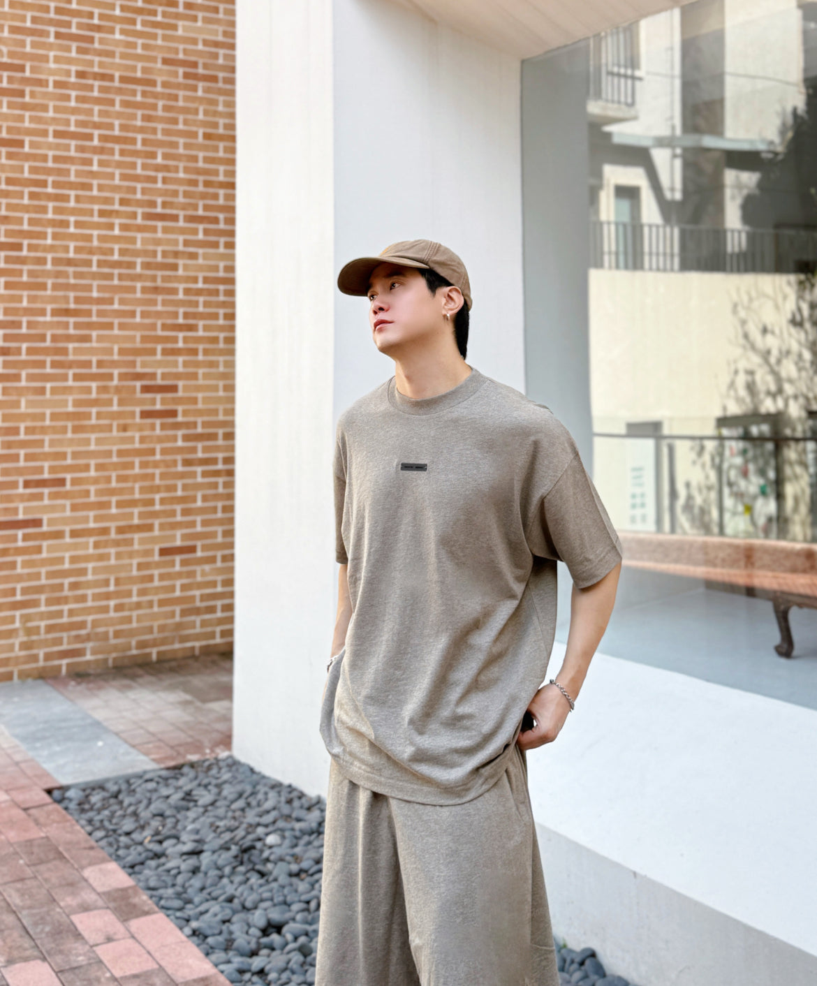 Essentials Fear of God SS25 Classic unisex oversized streetwear t-shirt outfit